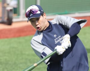山田哲人の“ホームランボール騒動”から4カ月…批判殺到した男性の代理人が明かした「その後」