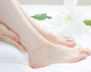 両足のむくみはがんのサインかも　手足を見ればわかる病気の予兆