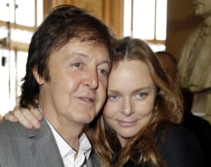 「店で転んでヒールが履けなくなった」女性が有名ブランドを提訴