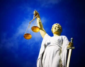 レイプされ妊娠した11歳少女の審問　判事の結論は「中絶することが最善」