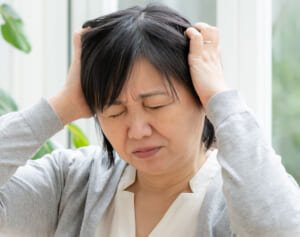 耳をひっぱってぐるぐる…認知症予防に「目覚めの1分耳ほぐし」