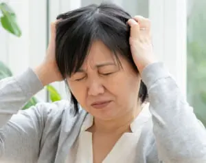 耳をひっぱってぐるぐる…認知症予防に「目覚めの1分耳ほぐし」