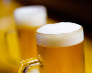 「奢ってもらったら翌朝お礼を言いに行くべき！」社内マナーの提言にSNS賛否「その場のお礼で十分」との意見も