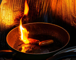 グリルにアルミホイルで発火、エアコン掃除で引火…命を脅かす時短・節約家事