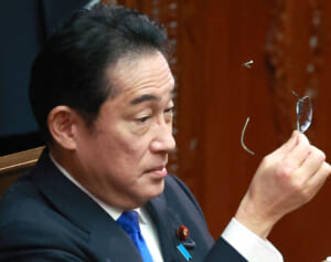 本音は消費税19％！“増税メガネ”岸田首相が支持率低迷で「暴走増税」の危機