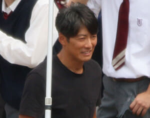 反町隆史『GTO』復活で松嶋菜々子と25年ぶり共演！酷暑の200人ロケハッスル現場撮