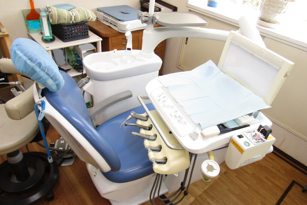 中高年の約半数が歯茎の衰えから発症――根元から溶けて抜ける「50代落ち歯」の恐怖