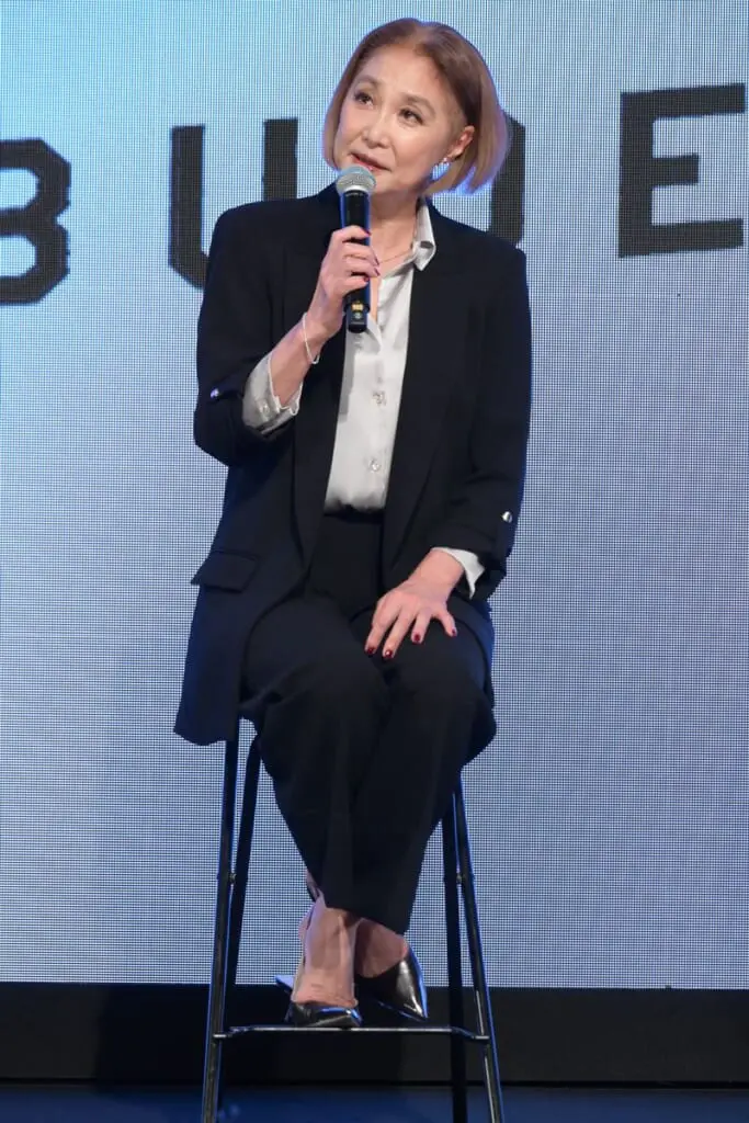 「真似したい」山口智子・浅野温子　60代トレンディ女優が次々と“金髪”激変にするワケ