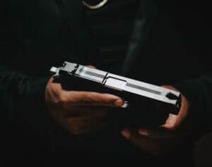 女装写真がメディアに掲載された市長が2日後に自殺