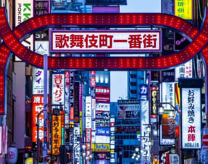 「周りは笑いながら動画撮影」歌舞伎町ホスト刺傷事件で救護した女性が明かす“野次馬”の異様さ…逆ギレした人も