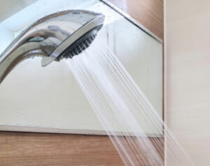 仙骨を温めて血流促進…「お尻シャワー」で冷えを改善