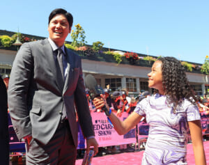 大谷翔平　グローブ寄贈の陰にあったメンタル不安…来季は投手断念、2度目手術に苦悩