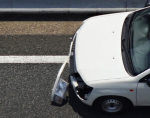 車をぶつける、ビニ傘をいつも買い足す「お金が貯まらない人」の悪癖10