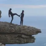 崖から転落死した女性、プロポーズを断られた恋人に突き落とされていた