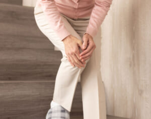 たくさん歩ける正月に…ひざ痛即消える！15秒押す場所見つけ方