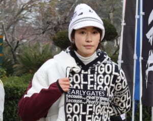 狩野舞子　熱愛発覚から8カ月、匂わせなしの“ミニスカ”ゴルフ姿で再脚光