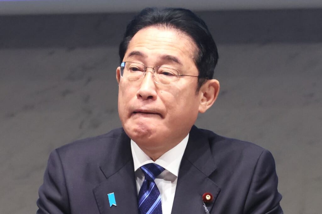 【2023年いちばんイラッとした岸田政権の政策ランキング】トップは「紙の健康保険証の廃止」