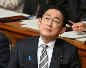 動機は米国への国賓招待!?　岸田首相は少なくとも2024年4月まで政権にしがみつく