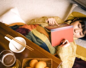 「こたつうたた寝」でヒートショックの危機！　血圧乱高下による心筋梗塞に注意