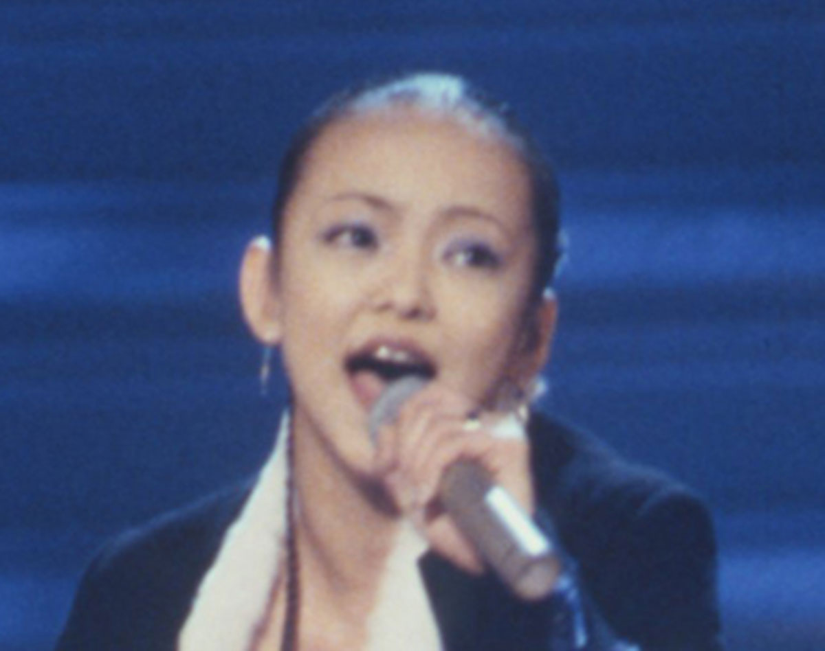 【’98年“歴代最高視聴率”紅白】安室奈美恵を全員で盛り立てた熱狂の舞台裏
