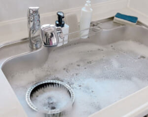 定番の「換気扇をオキシ漬け」「炊飯器を台所洗剤で」実はその大掃除の方法は正しくないかも!?