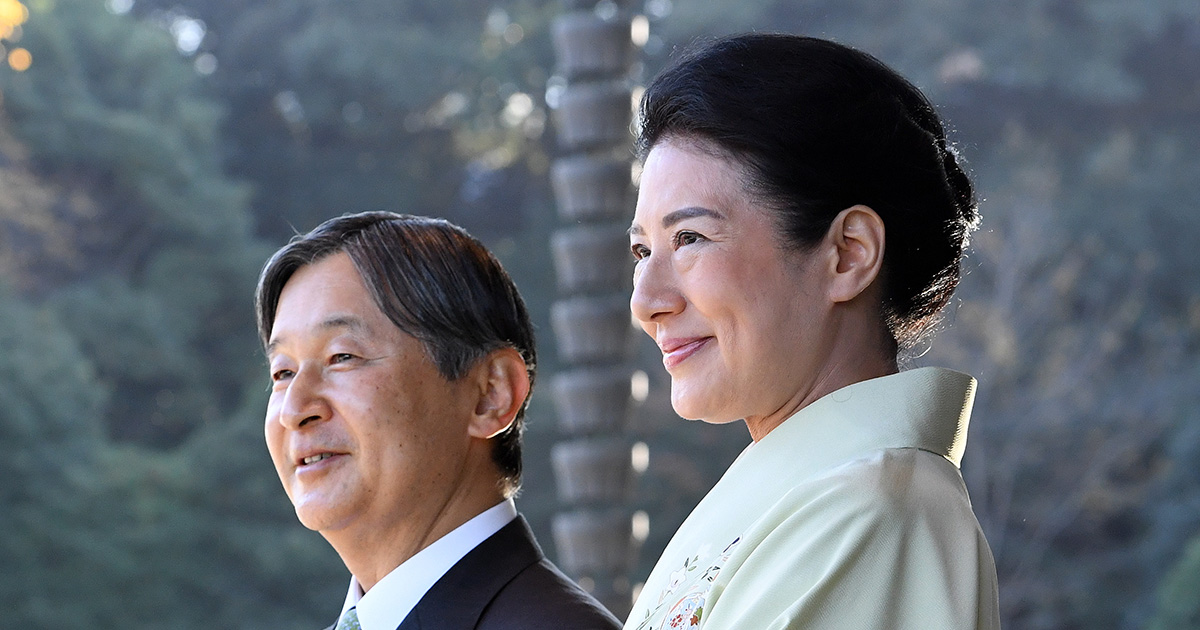 還暦を迎えられた雅子さま写真館 双子の妹との3ショットも | 女性自身 