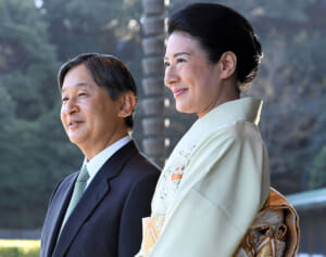 還暦を迎えられた雅子さま写真館 双子の妹との3ショットも