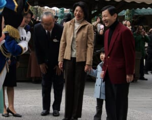 祝還暦！雅子さまのカジュアルな装い　ディズニーお出かけにお芋掘りも