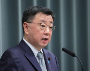 コンパニオン、有力者の『おもてなし』…政治資金パーティーの呆れた実態！