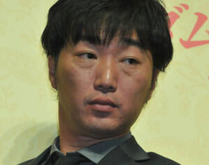 小沢一敬「恥じる点ない」からたった4日で活動自粛…二転三転対応に「ダサい」と高まる不信感