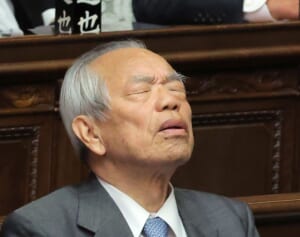 「裏金4000万円疑惑」の谷川弥一議員　事務所は逆ギレ＆居眠り問題にまさかの“回答拒否”