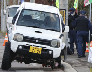 空飛ぶ左後輪タイヤ！帰省時のタイヤの付け替えに注意！