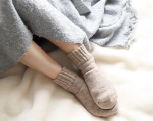 ストレスがたまると、足が焦げ臭くなる！冷えが原因の不調は「足裏こすり」で改善