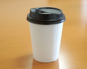 レギュラーコーヒー注文でラージ注いだ校長が懲戒免職「政治家は裏金3000万でもお咎めなし」の違和感
