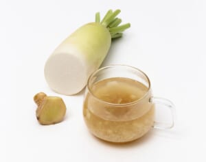 お正月の食べ過ぎで胃がもたれ気味の人に最適！「大根しょうが汁」をおすすめ