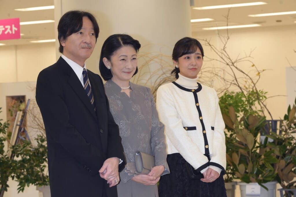 佳子さま　お下がり愛用でご倹約の日々…背景にマンション高騰で「結婚一時金1.5億円」への不安か