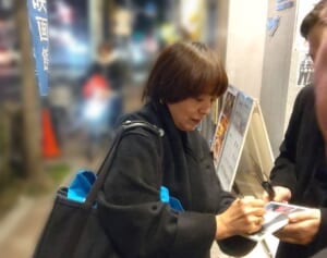 「映画文化のためなら…」小泉今日子がクリスマス返上で下町のミニシアターに駆けつけた理由