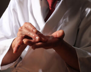 高級寿司店とトラブル女性　暴露系YouTuberの配信で語った“新事実”に「非常識すぎ」と批判噴出の事態に