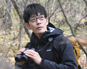 鳥の言葉を証明した世界初の“動物言語学者”が国際的賞を受賞　プロフィール写真に集まっていた“まさかの注目”