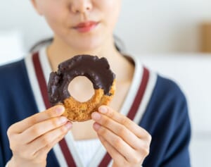 食欲が止まらない！寝ても眠い！　一般的なうつとは違う「冬季うつ」に要注意