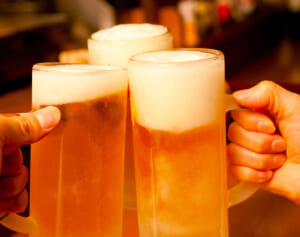 厚労省の飲酒ガイドライン“ロング缶1本”に悲鳴「休肝日あればもっと飲んでいい？」疑問に回答