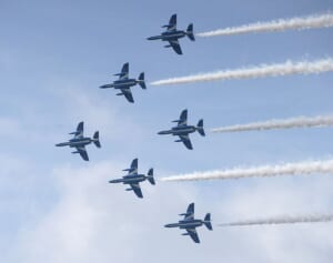 能登半島地震の被災地上空へのブルーインパルス飛行に賛否「本当にありがたい」「金かけるとこが違う」