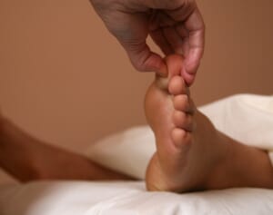 5歳の娘に客のVIO脱毛を強要　サロン経営の母親が育児放棄で逮捕