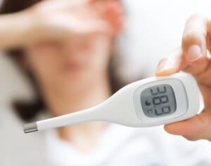 コロナ第10波で入院患者が急増　40～50代が肺炎に至るケースも増加中