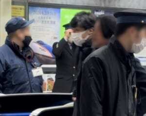 東山紀之【目撃撮】昨年末でタレント引退も…被災地での支援活動に井ノ原と励むワケ