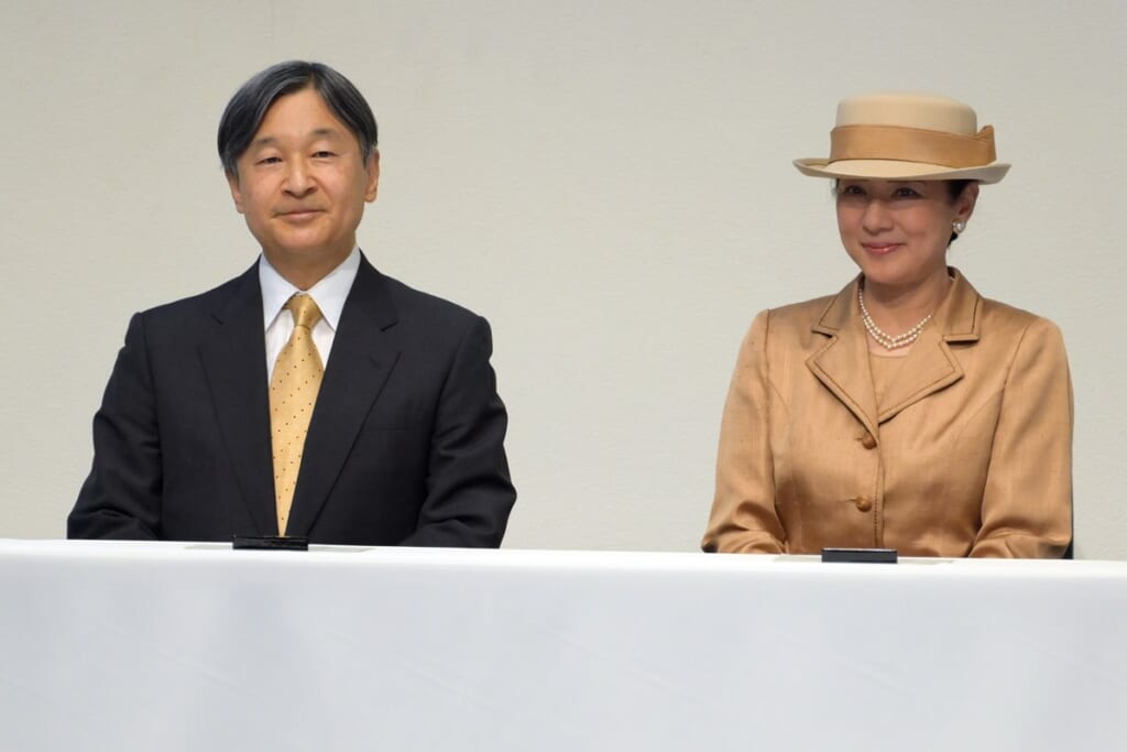 雅子さま　天皇陛下に「毎日の晩酌を控えて」と勧められ…ご即位前から続く“健康ケア”【2024年ベストスクープ】