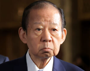 二階元幹事長　書籍代3500万円に批判噴出…購入額上位の出版社が明かした「購入の経緯」