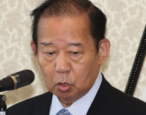 二階氏の書籍代3500万円はどれだけ規格外？公立図書館4館、小学校図書室75校分に相当…明かしていた定価1500円の“座右の書”は