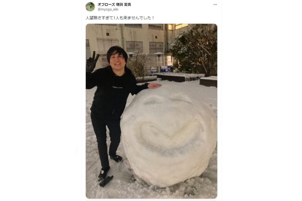 吉本興業本部に作られた“巨大雪だるま”未だ溶けず驚きの声「本当に雪なのか…」