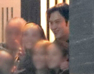 尾上松也　深夜にミニスカ女性と路上ハグ、城田優ら芸能人も大集結！目撃した「豪華誕生会」